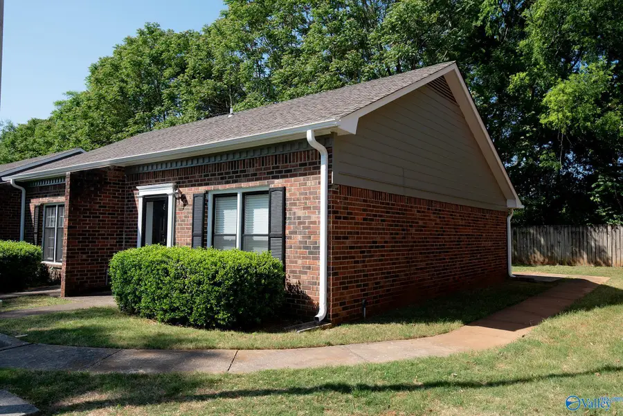 8138 Oldfield Road Sw #8D, Huntsville, AL 35802 - #3