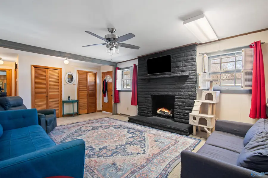 502 NW Pine Street, Hartselle, AL 35640 - #3