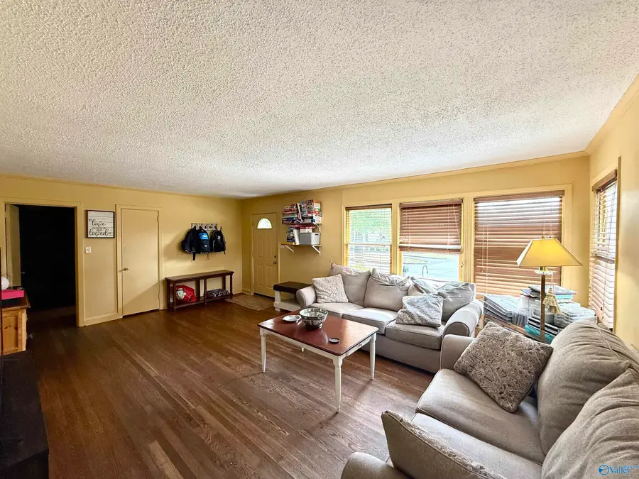 205 Manor Street, Gadsden, AL 35901 - #3