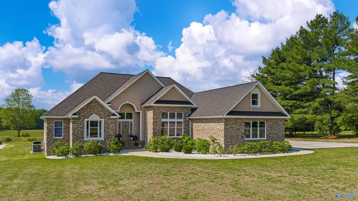 621 Sunset Drive, Henagar, AL 35978 - #1