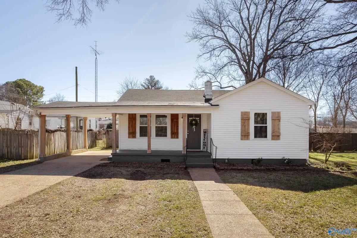 1014 N Commons Street, Tuscumbia, AL 35674 - #1