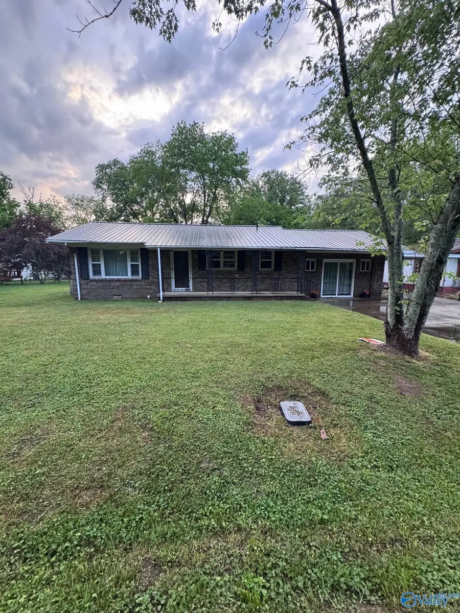 106 Brewer Street, Scottsboro, AL 35768 - #2