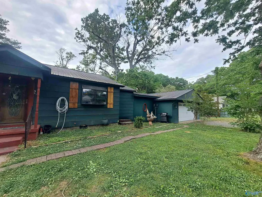 901 Snowden Drive, Boaz, AL 35957 - #2