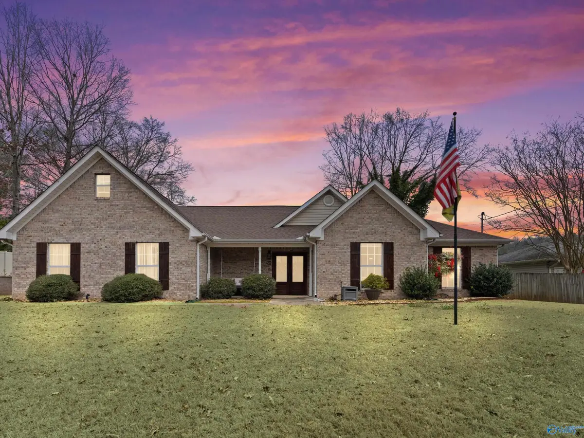 5301 Jefferson Circle, Guntersville, AL 35976 - #1