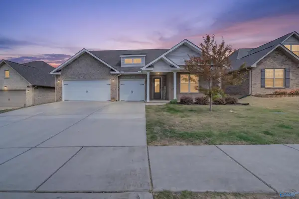 609 Magnolia Cove Lane, Hartselle, AL 35640
