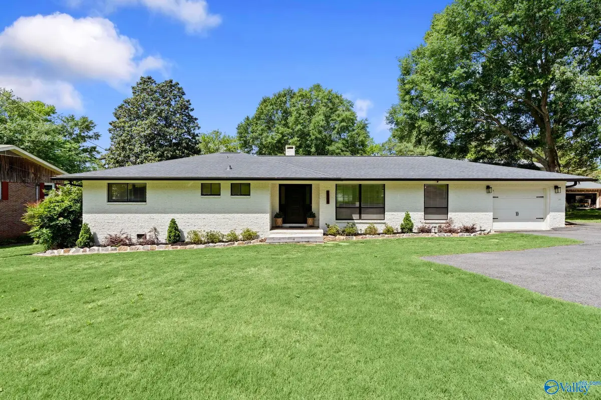 6304 Spring Creek Drive, Guntersville, AL 35976 - #1