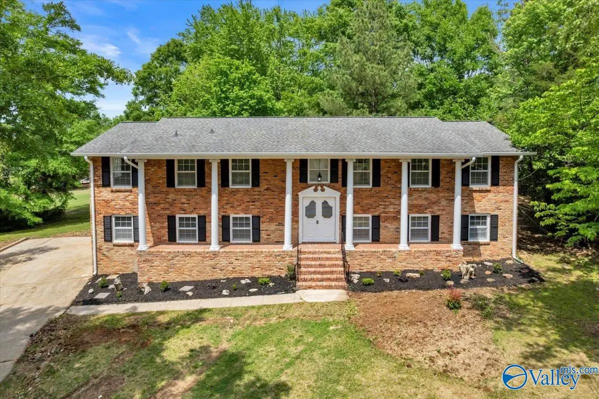 8007 Greenwillow Court Se, Huntsville, AL 35802 - #1