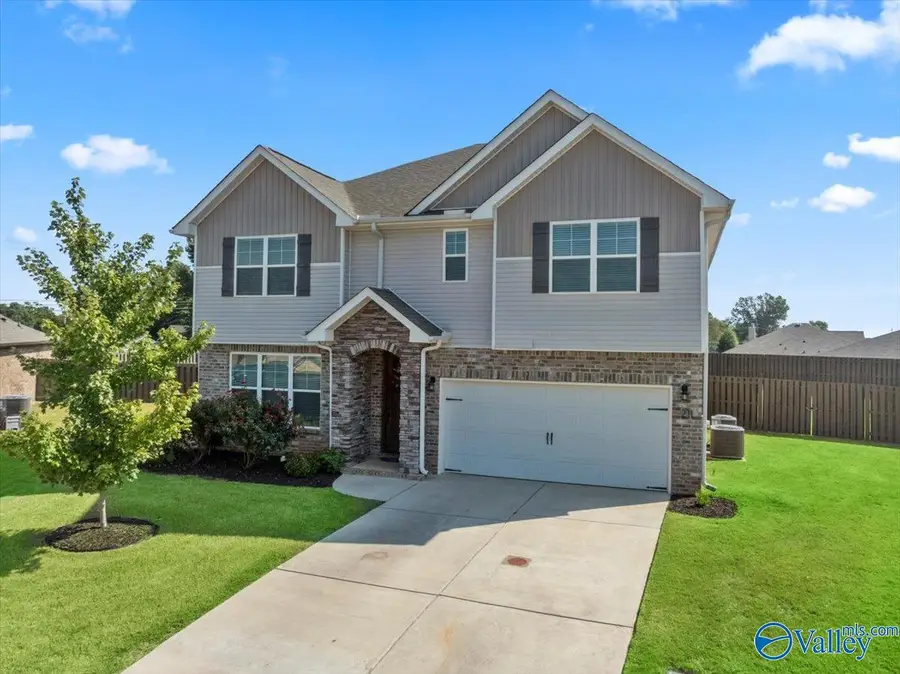 211 Cherry Laurel Drive, Hazel Green, AL 35750 - #2
