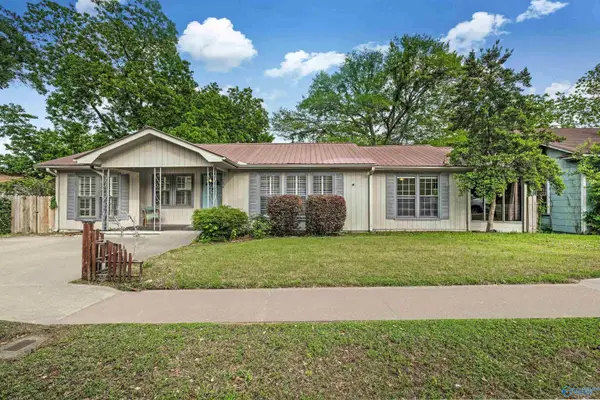 825 Gunter Avenue, Guntersville, AL 35976