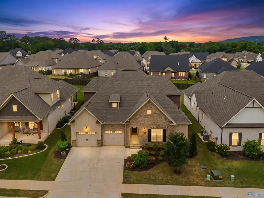 6 Hidden Grove Circle, Huntsville, AL 35803 - #2