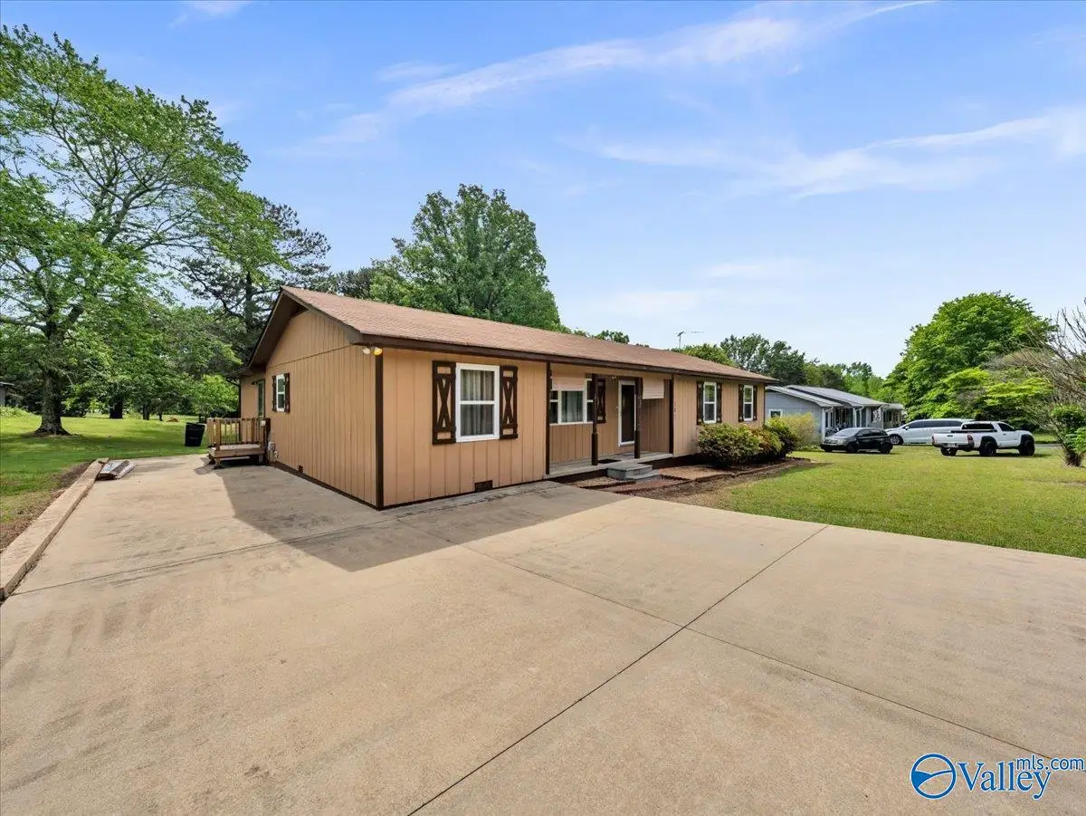 701 Lookout Terrace E, Fort Payne, AL 35967 - #1