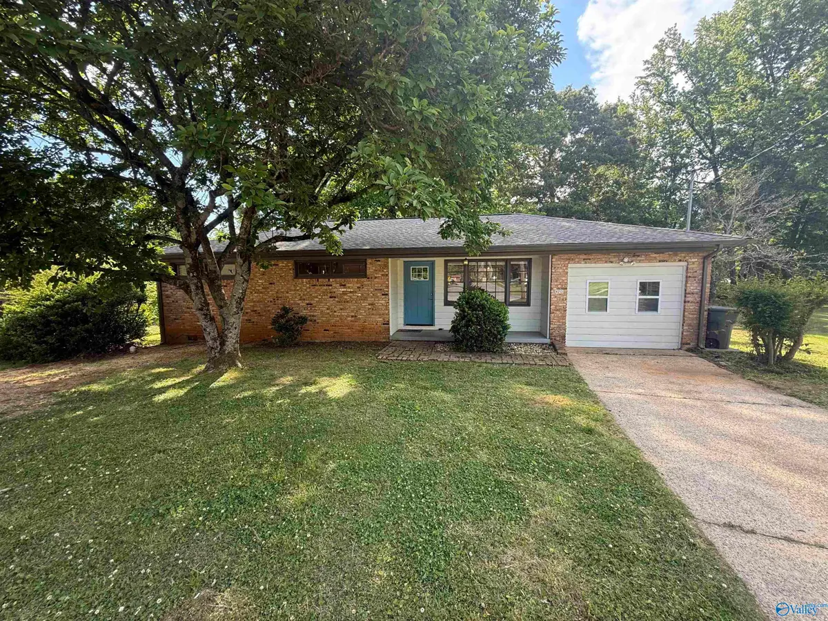 4213 Eastland Drive Nw, Huntsville, AL 35810 - #1
