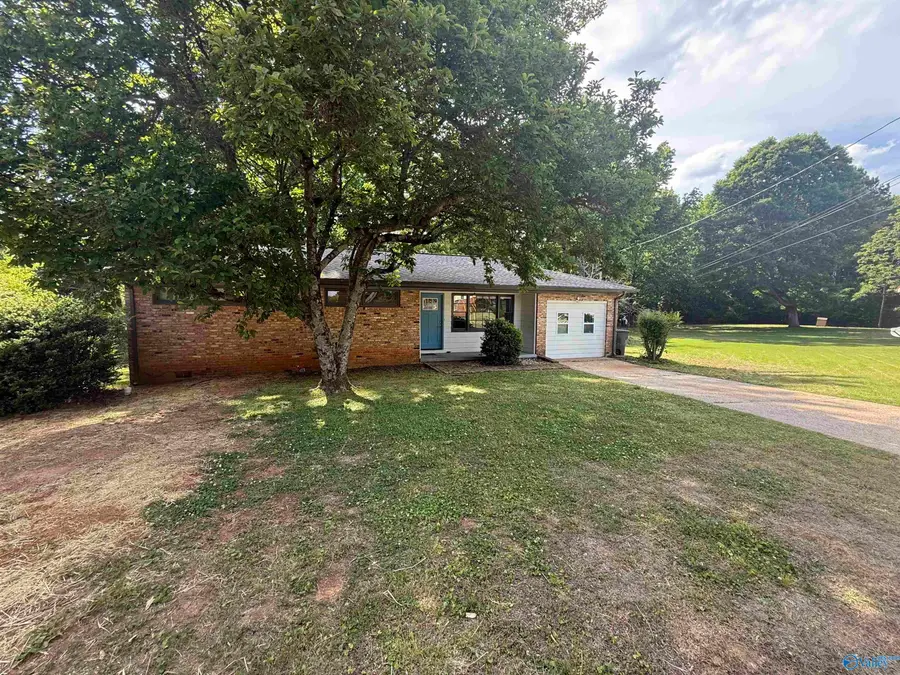 4213 Eastland Drive Nw, Huntsville, AL 35810 - #2