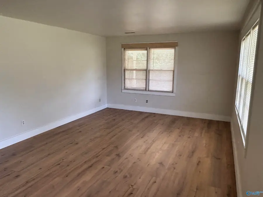2011 College Street Se, Decatur, AL 35601 - #2