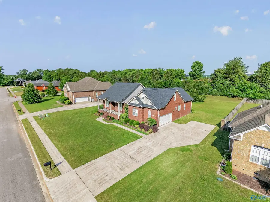 230 Twin Lakes Drive, New Market, AL 35761 - #3