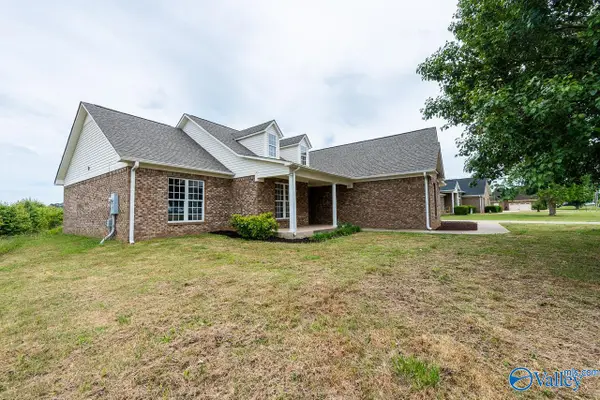 303 Narrow Lane, New Market, AL 35761
