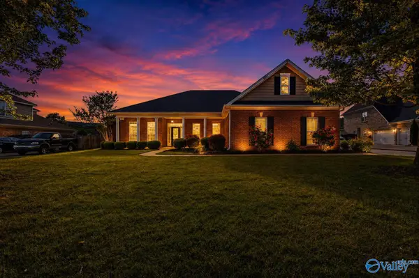 7004 Oak Creek Circle Se, Owens Cross Roads, AL 35763