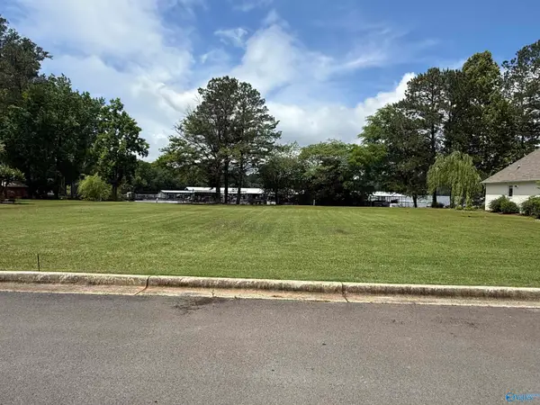109 Riveria Drive, Guntersville, AL 35976