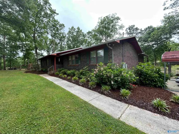 210 Aqua Vista Drive East, Gadsden, AL 35901
