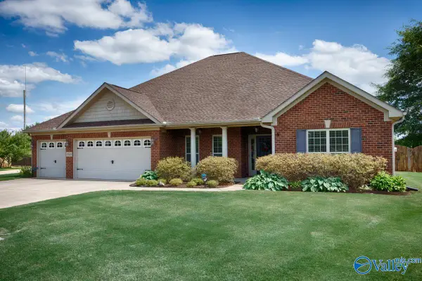 8548 Rolling Oaks Drive, Owens Cross Roads, AL 35763