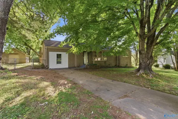 2217 Barrywood Circle Nw, Huntsville, AL 35810