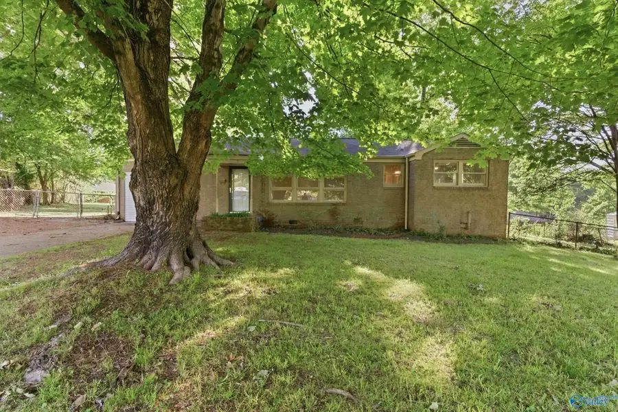 2217 Barrywood Circle Nw, Huntsville, AL 35810 - #2