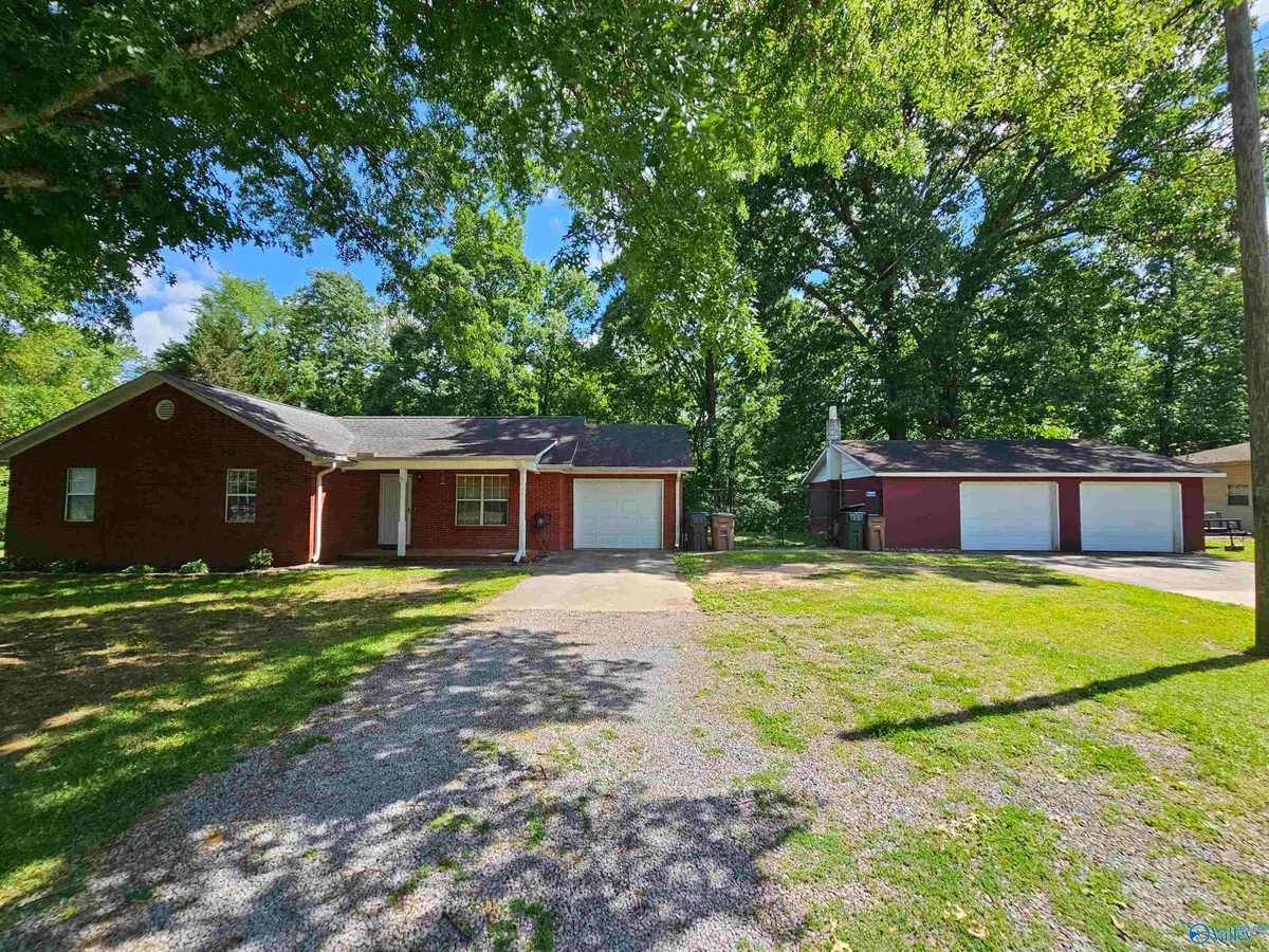 829 Busbey Road Sw, Decatur, AL 35603 - #1