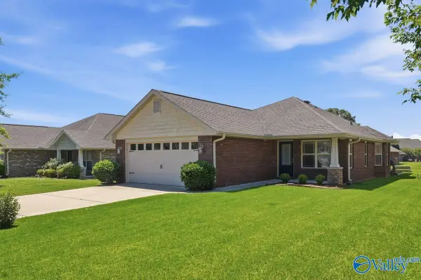 4610 Carrington Blvd Se, Owens Cross Roads, AL 35763