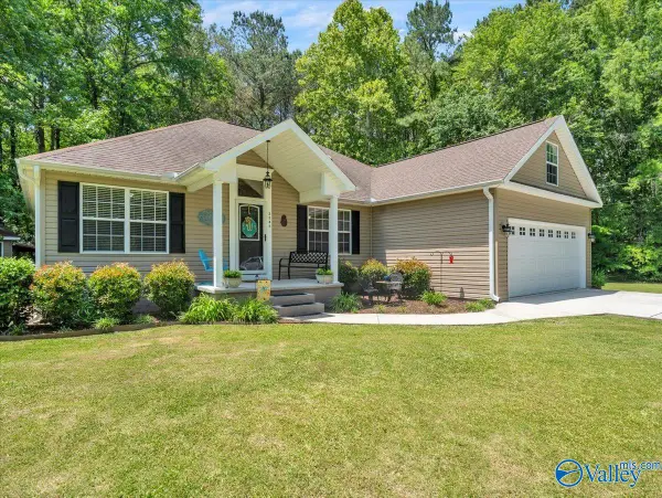 2245 Pond Circle, Guntersville, AL 35976