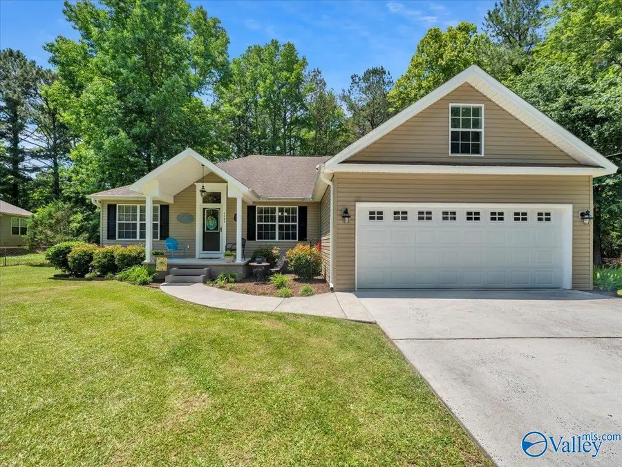 2245 Pond Circle, Guntersville, AL 35976 - #2