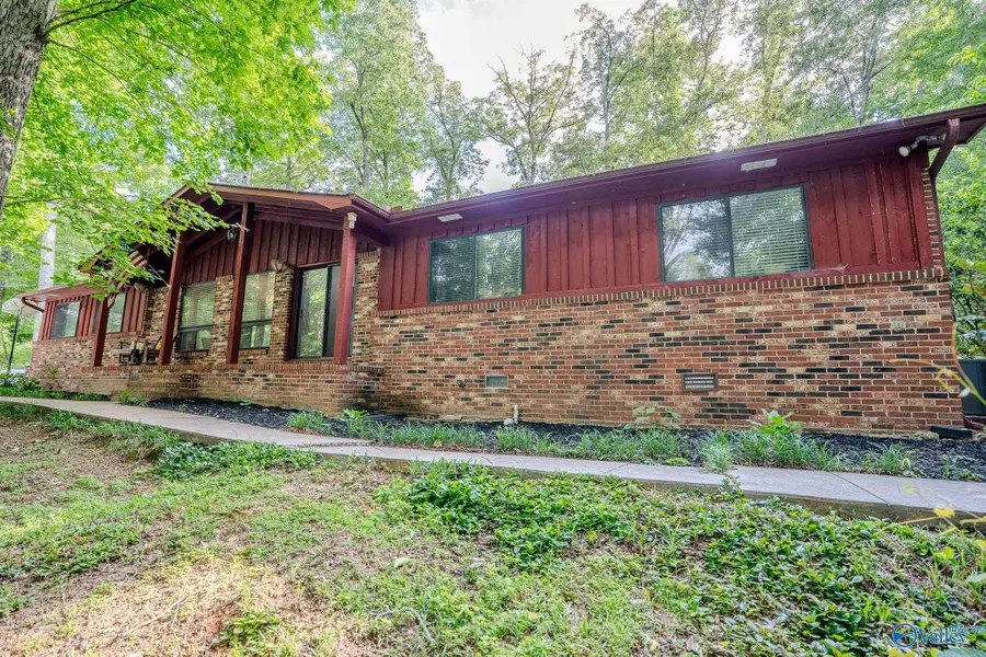3919 South Chapel Hill Road Sw, Decatur, AL 35603 - #2