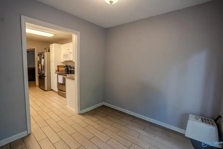 3919 South Chapel Hill Road Sw, Decatur, AL 35603 - #3