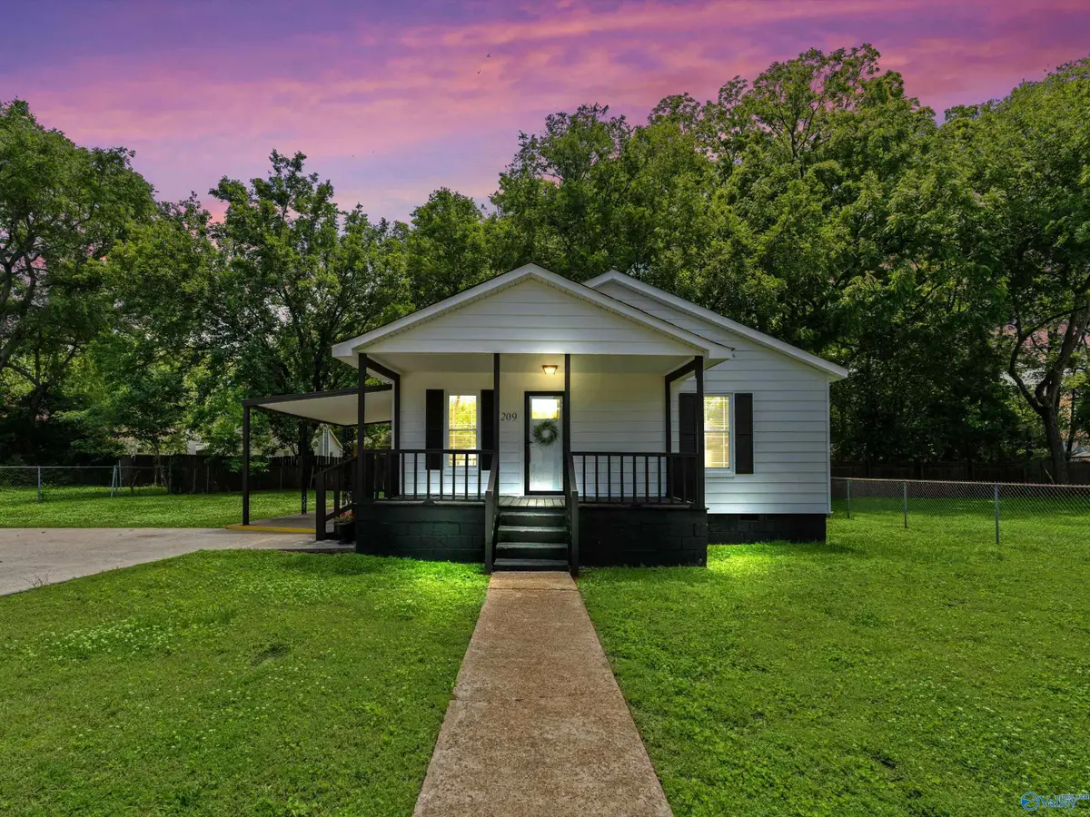 209 Baxter Avenue Nw, Huntsville, AL 35811 - #1