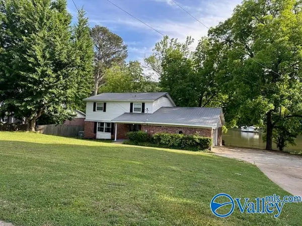 3405 Colonial Drive, Guntersville, AL 35976