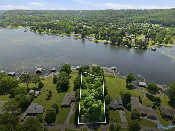 3809 Meadow Wood Circle, Guntersville, AL 35976