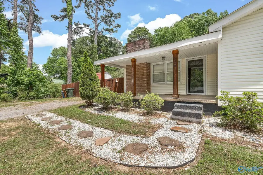 236 Hampton Road Nw, Hartselle, AL 35640 - #3