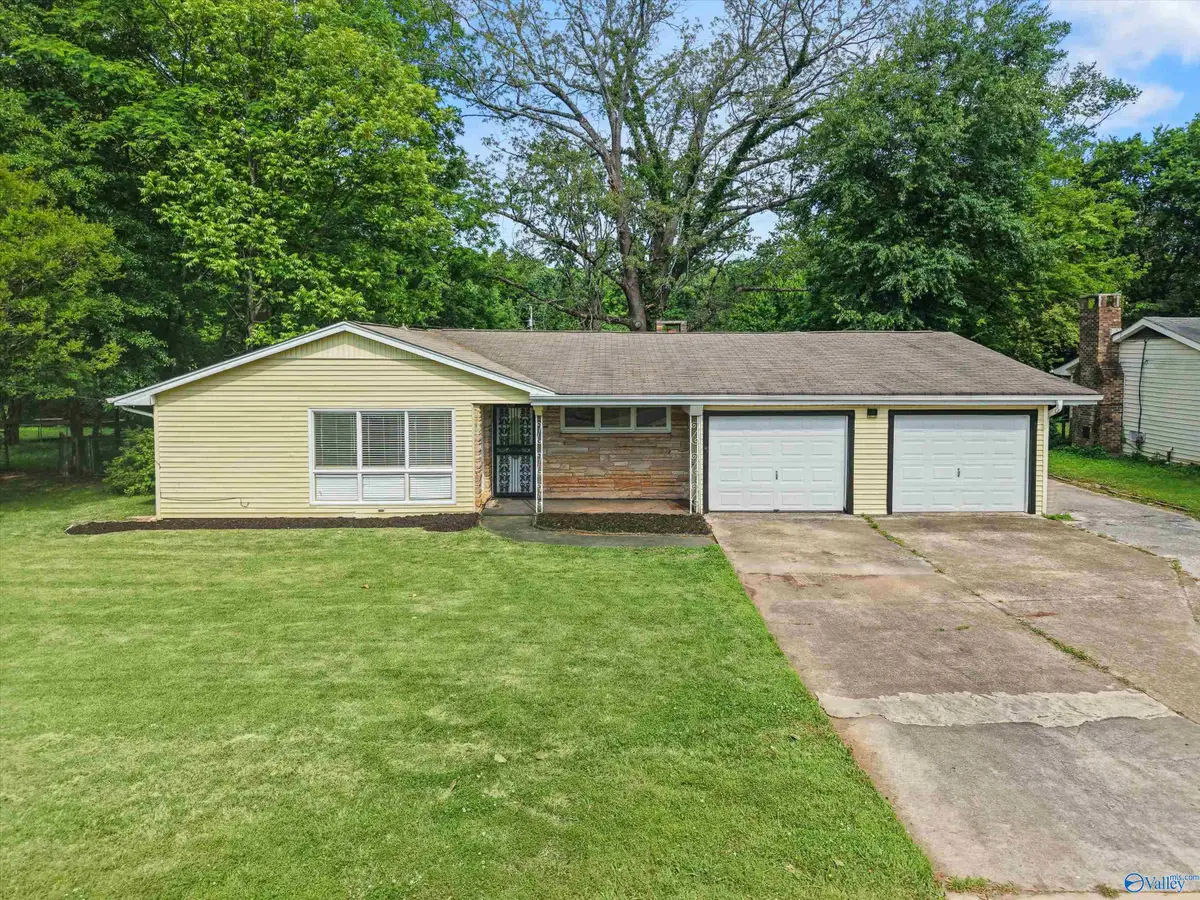 908 Speake Road Nw, Huntsville, AL 35816 - #1