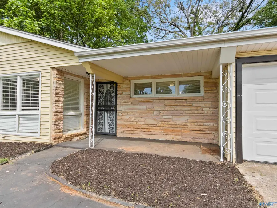908 Speake Road Nw, Huntsville, AL 35816 - #3