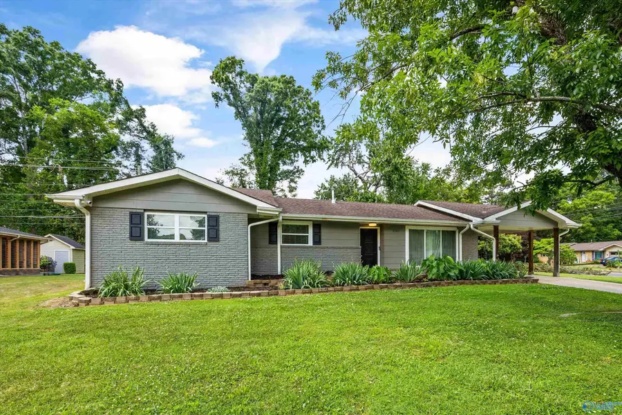 6525 Marsh Avenue Nw, Huntsville, AL 35806 - #2
