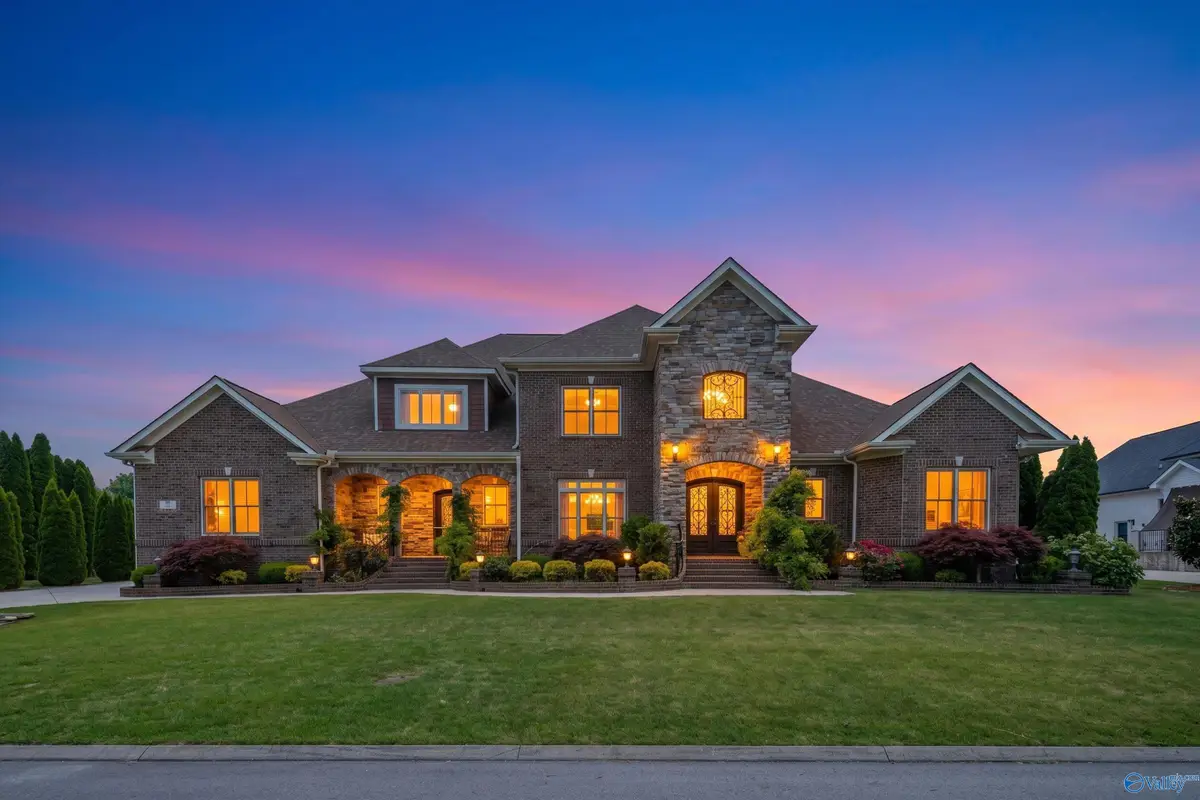6 Lake Forest Blvd, Huntsville, AL 35824 - #1