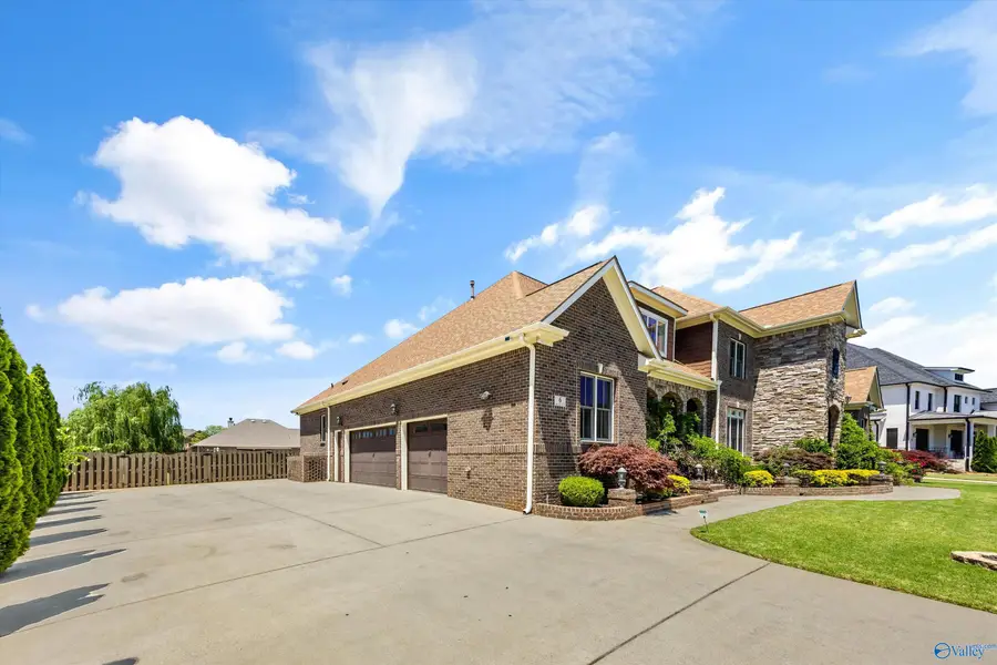 6 Lake Forest Blvd, Huntsville, AL 35824 - #2
