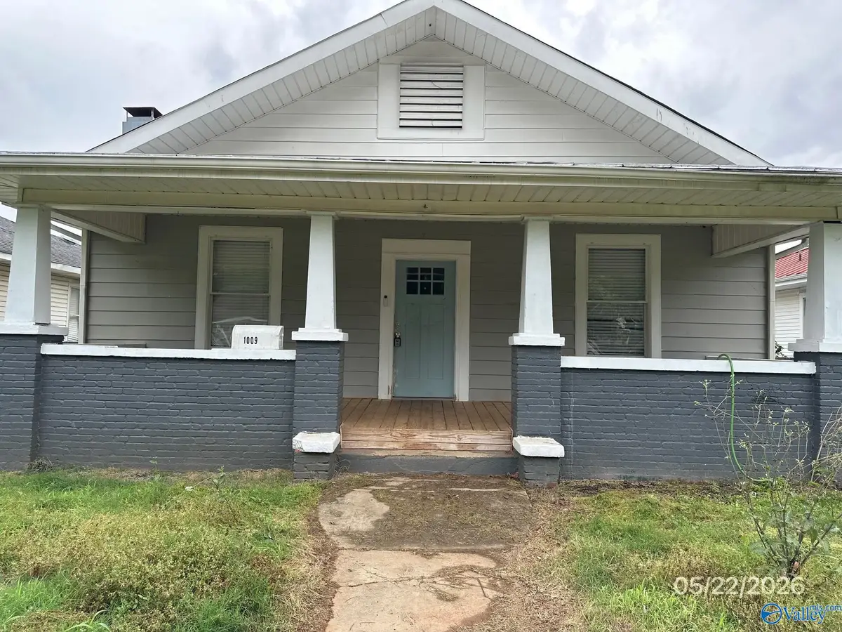 1009 N Atlanta Avenue, Sheffield, AL 35660 - #1