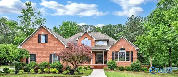 208 Wayward Avenue, Hartselle, AL 35640