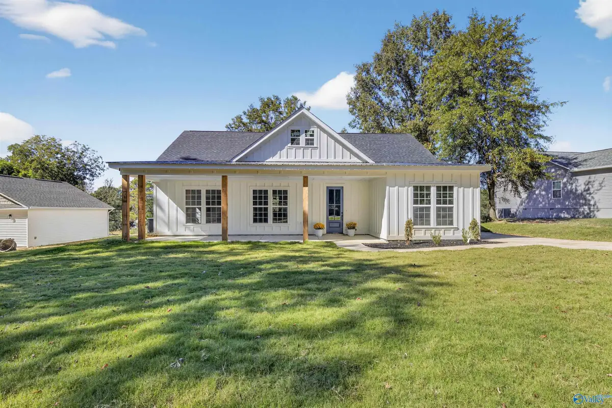 156 Robert Circle, Guntersville, AL 35976 - #1