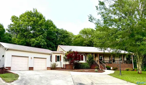 158 Dry Creek Cove Circle, Laceys Spring, AL 35754