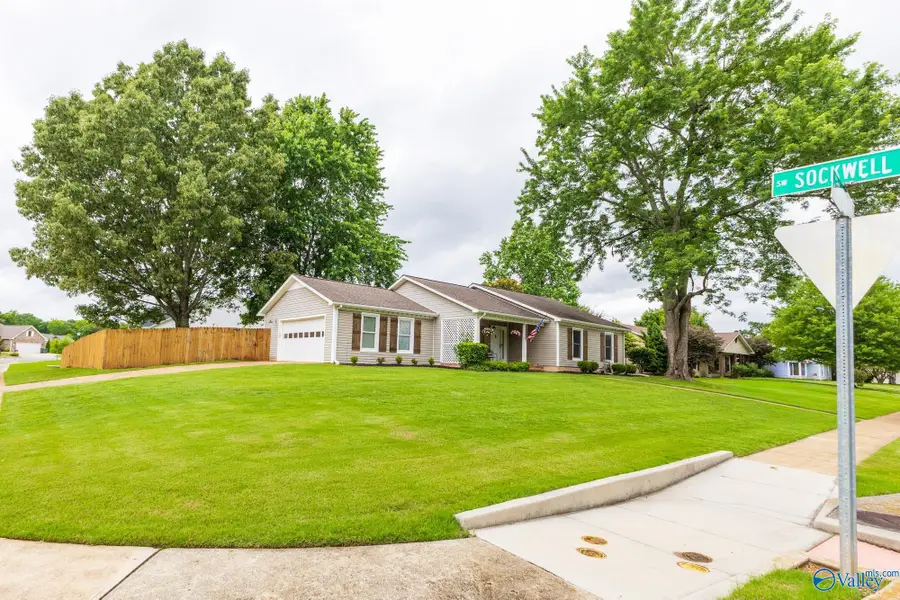 2050 Rosebury Lane Sw, Huntsville, AL 35803 - #3