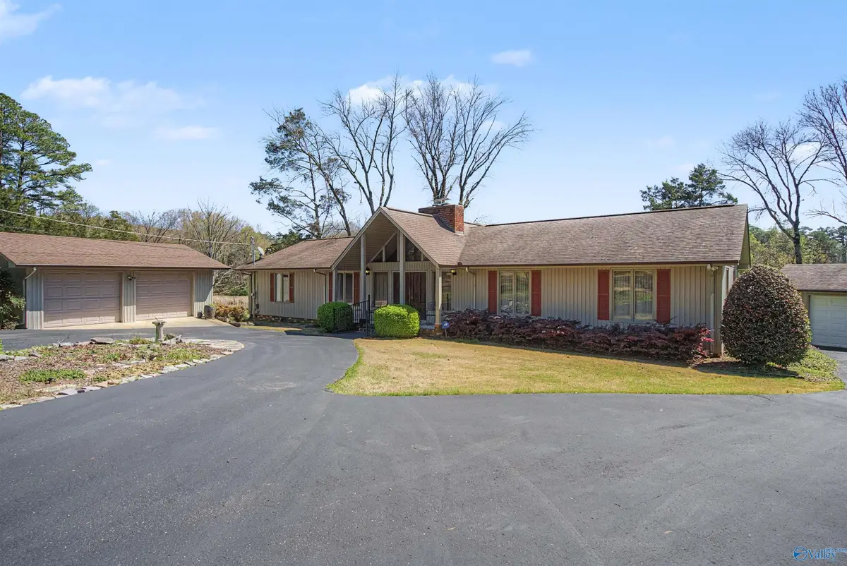 170 Cedar Circle, Guntersville, AL 35976 - #1