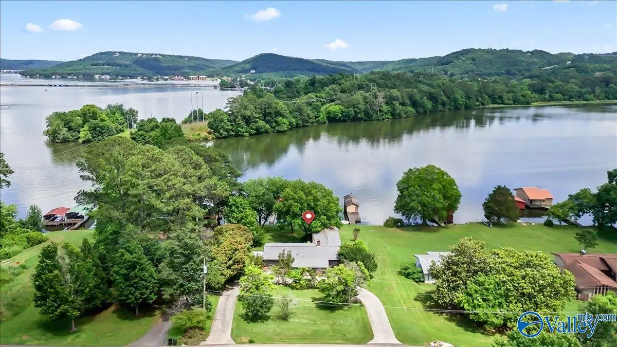 3209 Sunrise Drive, Guntersville, AL 35976 - #1