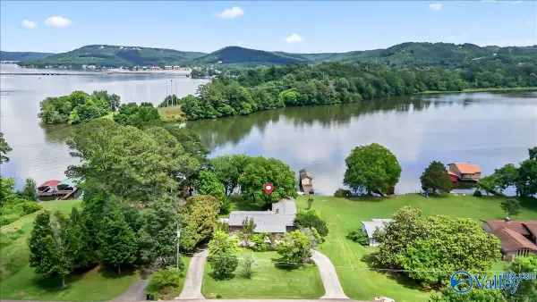 3209 Sunrise Drive, Guntersville, AL 35976