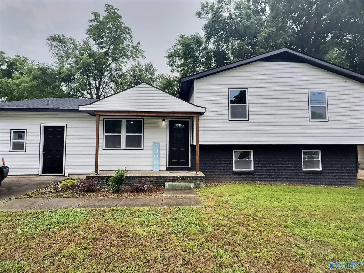517 Lisa Lane Nw, Huntsville, AL 35811 - #1